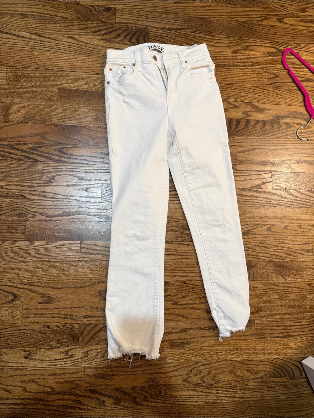 DAZE White Straight-Leg High-Rise Jeans